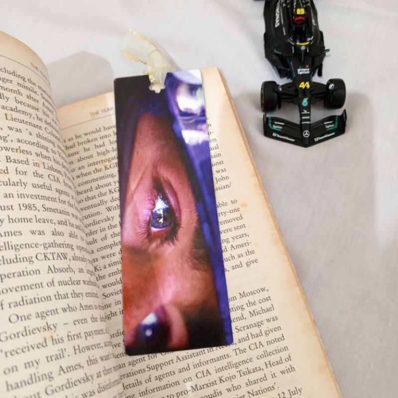 

F1 Bookmark Carlos Max Charles George Lewis Lando Oscar 2024 2025 Pembatas Buku 2 Sisi Merchandise