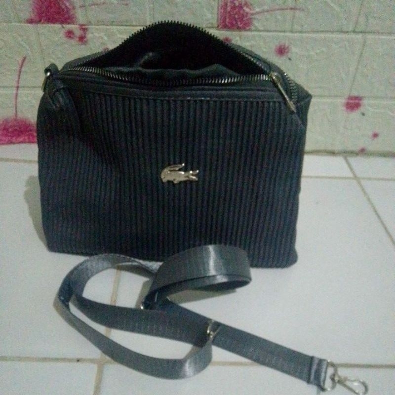 tas slempang crocodile