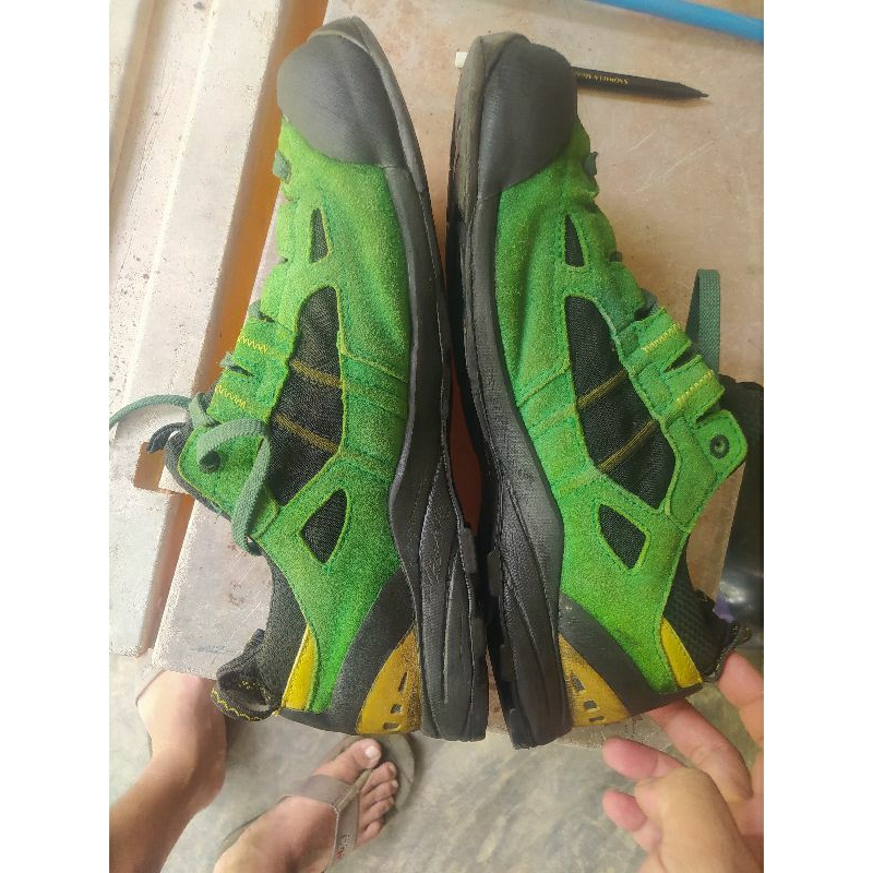 pesanan sepatu outdor bekas mammut