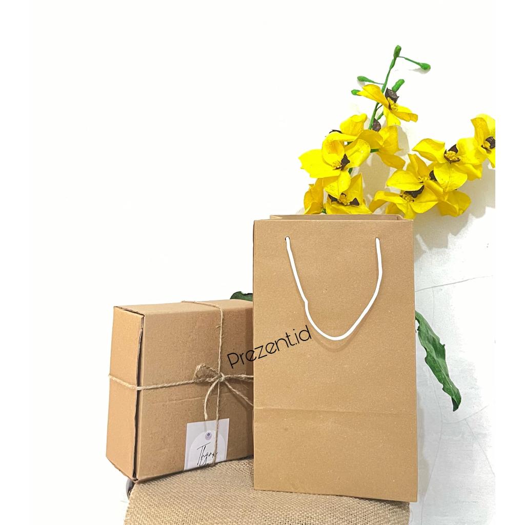 

Paper Bag Hampers Polos Bahan Kraft 150 gsm Ukuran 15x15x25cm