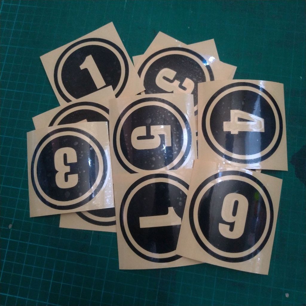 

STIKER LABEL ANGKA BOLONG DIAMETER 25 CM BAHAN REVLEKTIVE