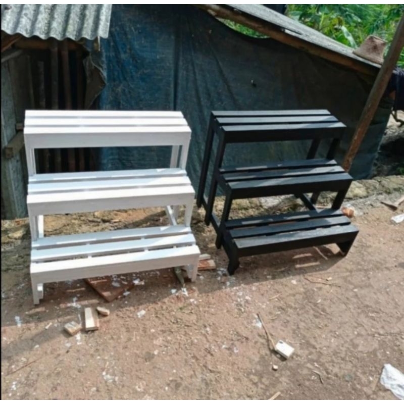 Rak tanaman cantik tiga susun bahan kayu bisa outdoor/indoor