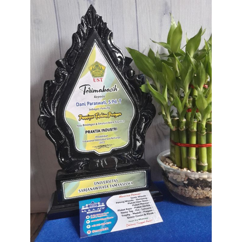 PLAKAT KAYU GUNUNGAN UKIR Free Box Kardus