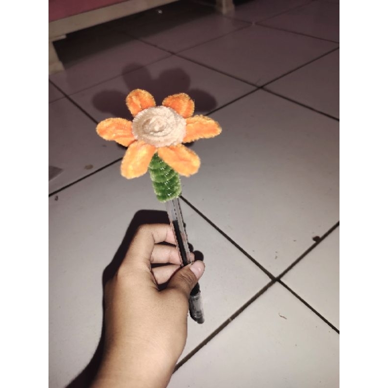 

pensil dan pulpen karakter