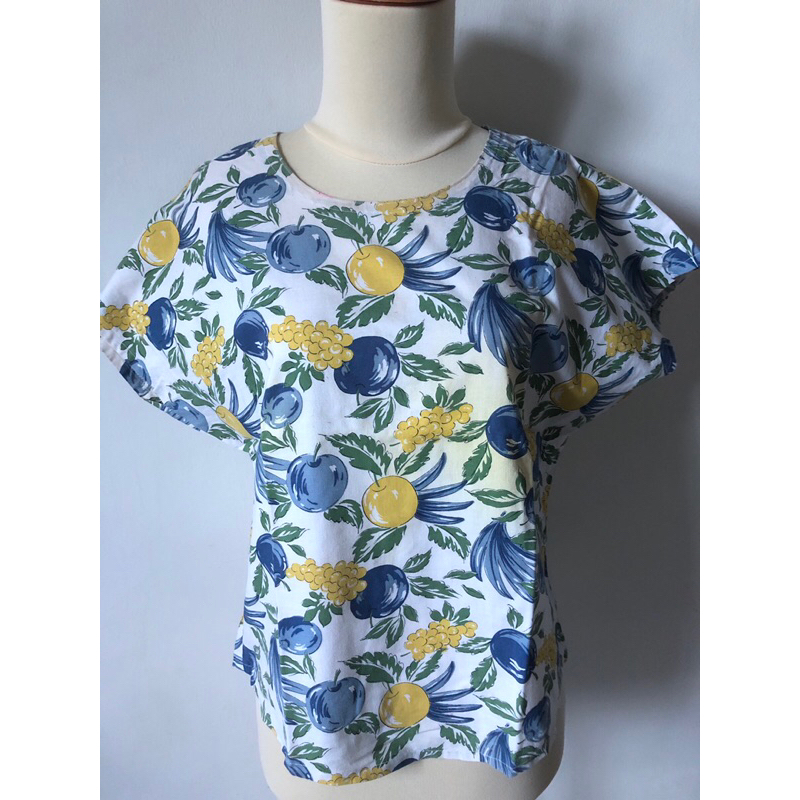 Preloved Baju Wanita Olahraga Senam Yoga - Inner Pakaian Prelove - Baju Branded - Wanita Kantoran