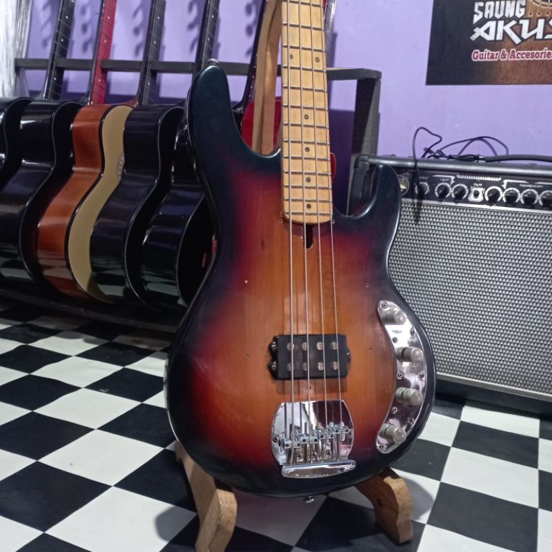 Bass Bekas Erniball Musicman Stringray