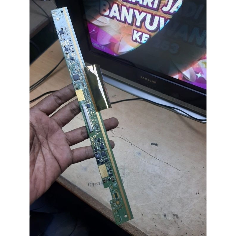TICON TV LED POLYTRON 32 IN