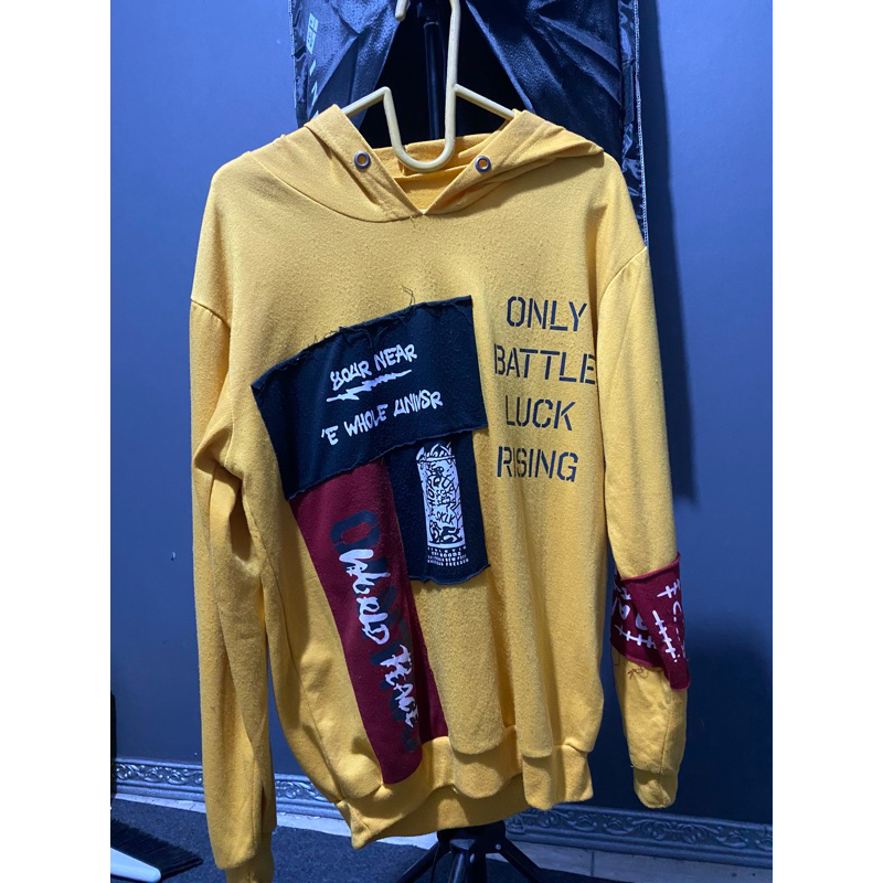 jaket kuning wanita