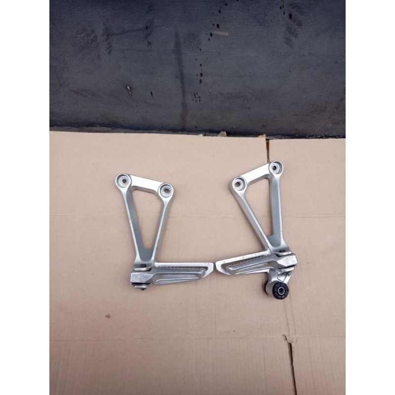 Footstep Step Belakang Cbr 150 R K45 Original