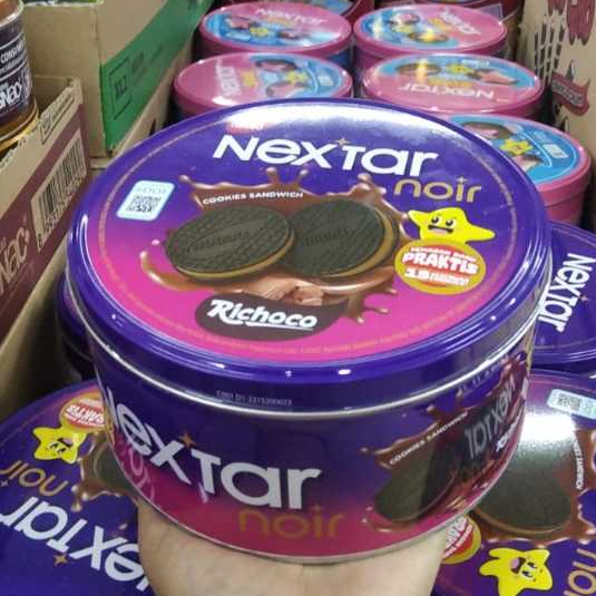 

Nabati Nextar Noir Richoco Cookies Sandwich 105 gr Roti Kaleng Edisi Lebaran