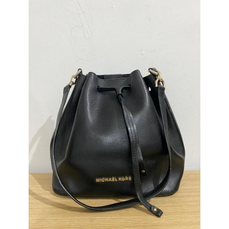 preloved Michael kors bucket
