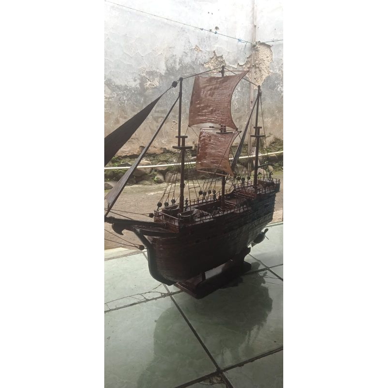 Miniatur kapal layar