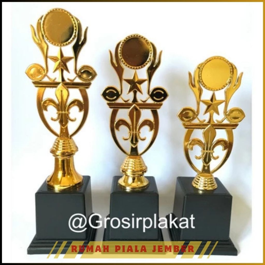 Piala pramuka satu set
