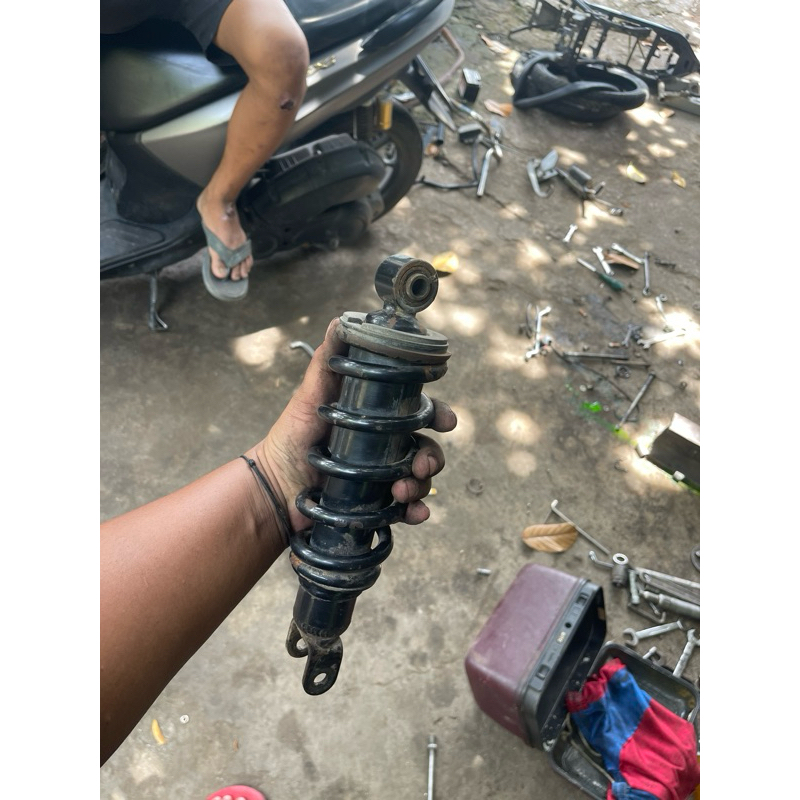 shock belakang ori vixion old