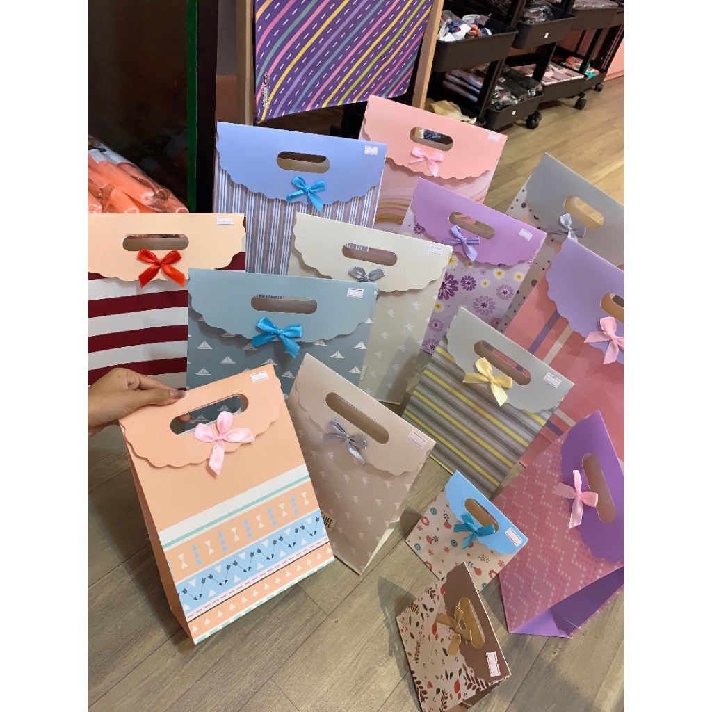 

paperbag || tempat kado atau hadiah