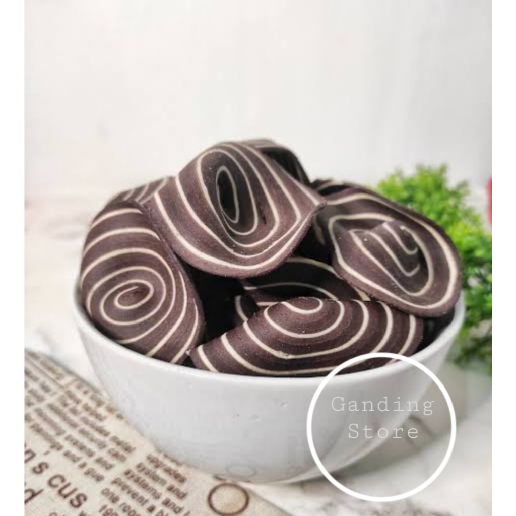 

Kuping Gajah Hitam Putih 250 gr