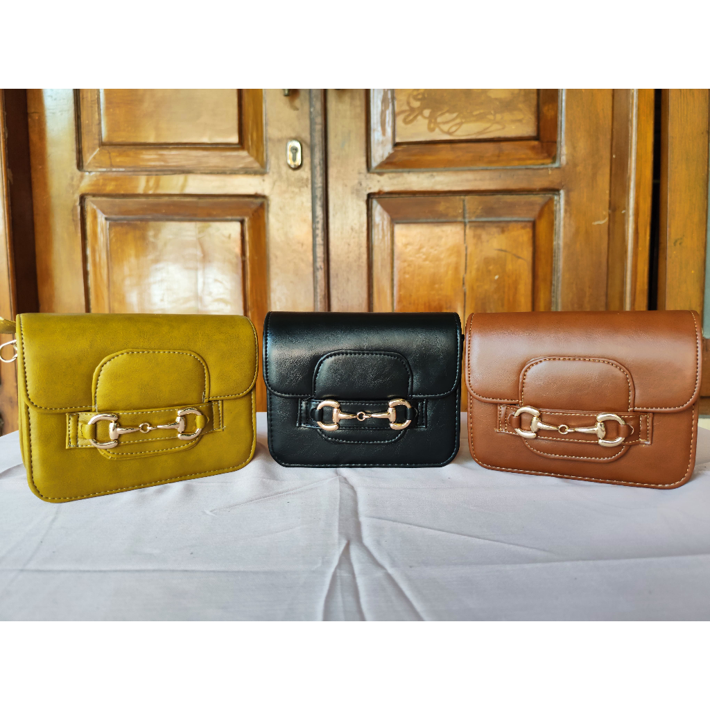 Gaby Sling Bag bahan Kulit Sintetis
