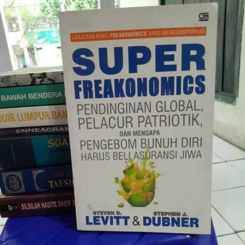 SUPER FREAKONOMICS(STEVEN D LEVITT)BUKU SECOND ORIGINAL)