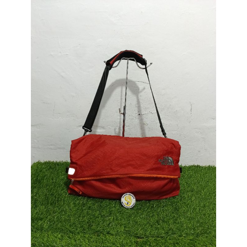 Tas Selempang Merah The North Face