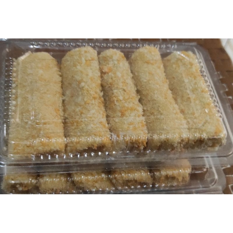 

risoles kentang wortel dengan aroma yg khas rasa yg khas, tebal isiian