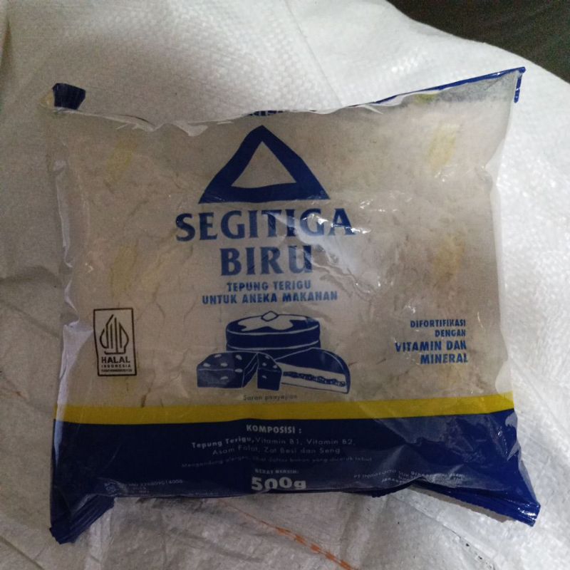

tepung terigu segitiga biru 500gr