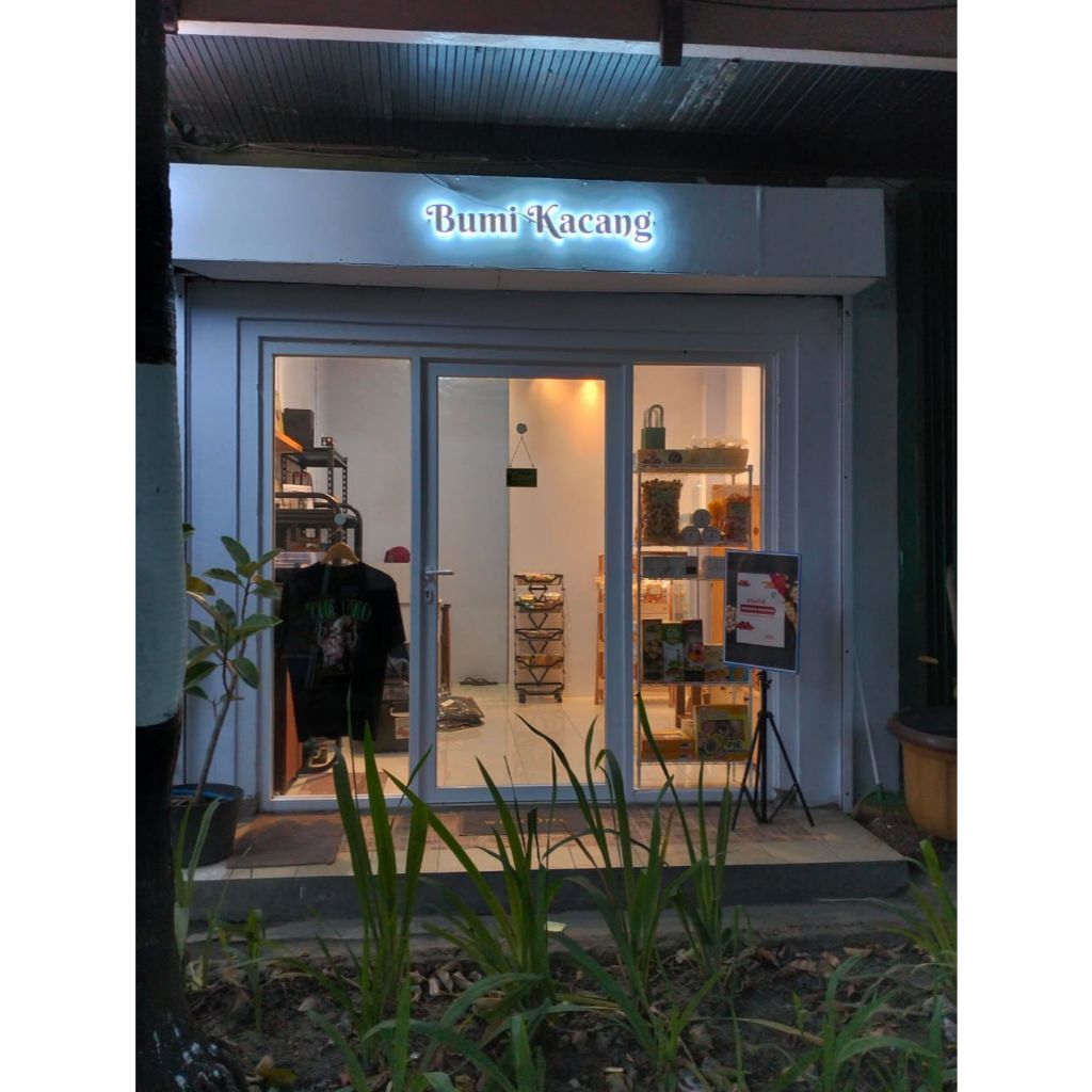PERALATAN RUMAH TANGGA 1 SET CANGKIR + SUMPITCLASSIC NOBLE AND ELEGANT ( BOX PUTIH )