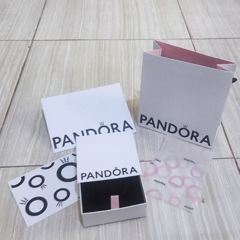 

Kotak Gift Box Paper Bag Pandora Lengkap / Kotak Gelang Pandora / Gift Box Pandora / Paper Bag Pandora
