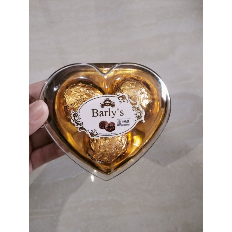 

coklat bentuk love yg unik dan cocok untuk valentine, mother day, hari² kasih sayang...