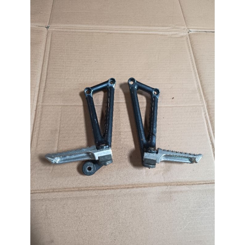 Foot step belakang kawasaki ninja rr 150 new old original step pijakan kaki belakang ninja rr