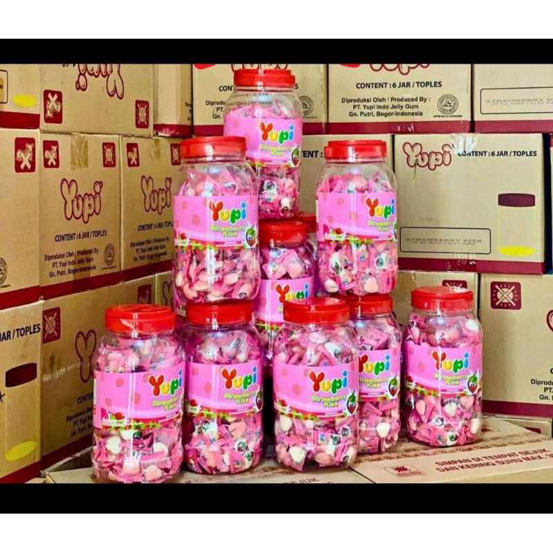 

Yupi Strawberry Kiss Jars 300gr kemasan toples/kue lebaran