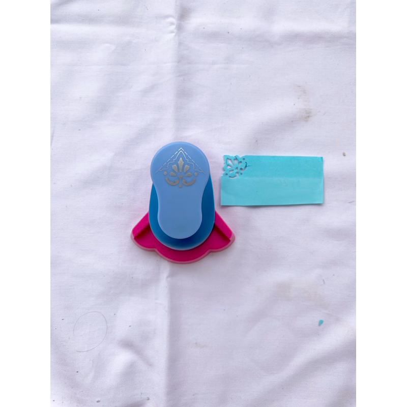 CORNER PUNCH MOTIF