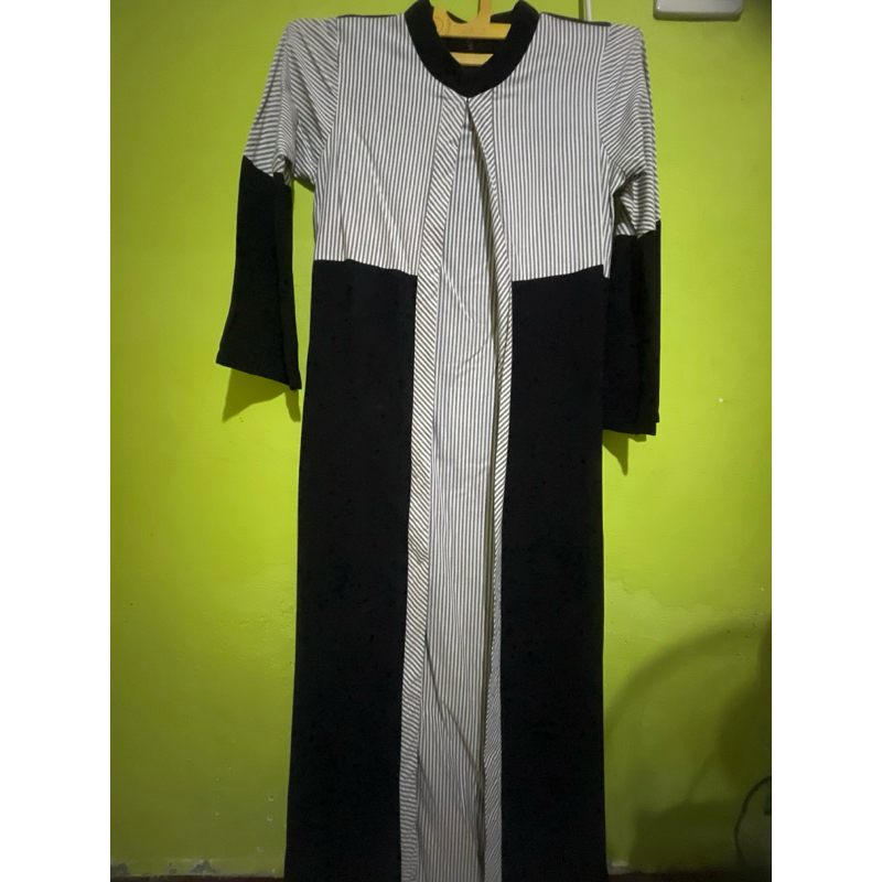 Gamis Garis-Garis Hitam Putih