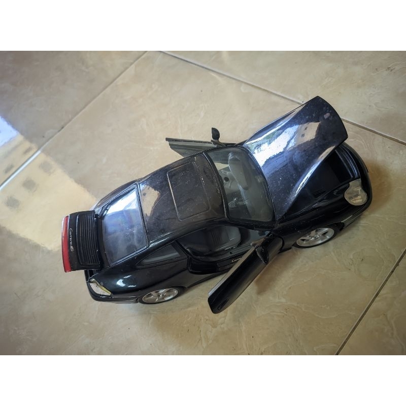 Diecast 1:18 Maisto Porsche 911 Carrera 4S