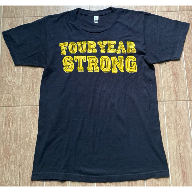 Tshirt Four Year Strong - Heroes Get Remembered