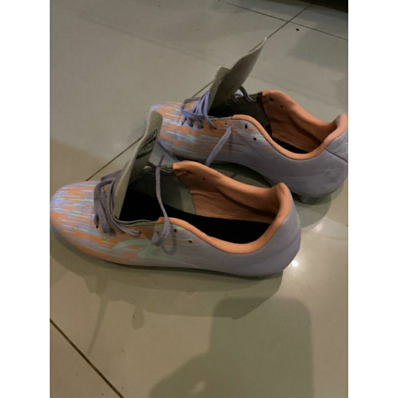 Sepatu bola anak merek spec