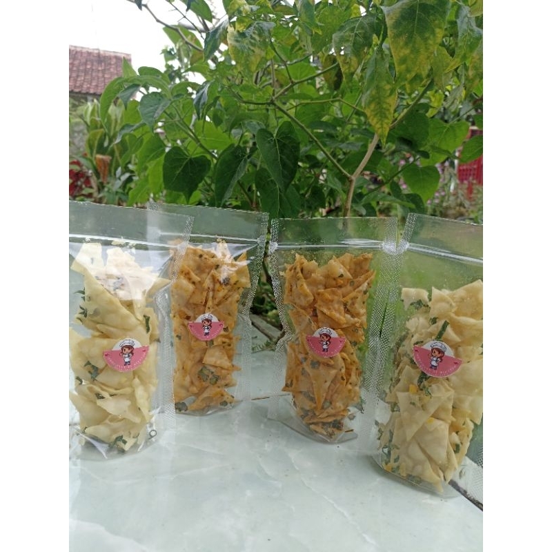 

keripik pangsit daun jeruk kemasan pouch