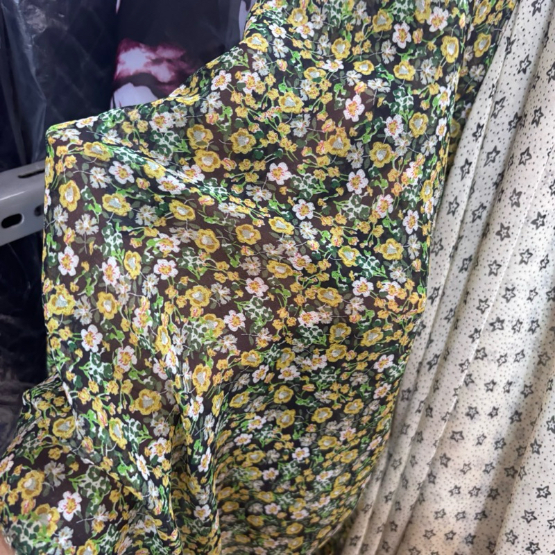 kain sifon ceruty motif bunga kecil - kain ceruty motif bunga - kain ceruti babydoll premium - kain 