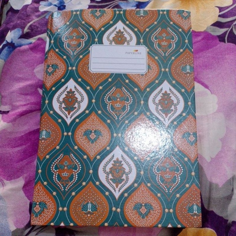 

Buku hardcover panjang (yeesblack)