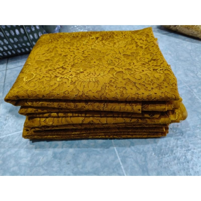 brokat semi prancis great B warna gold salem