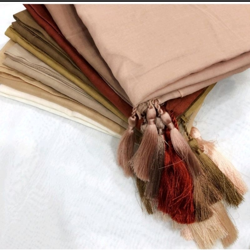 Hijab Segi Empat Paris Polos Tasel | Paris Tasel | Polos Tasel