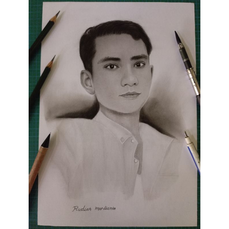 

sketsa wajah bagus [kado ultah] kado keluarga [ kado orang terkasih] kado anniversary [ sketsa wajah pensil]