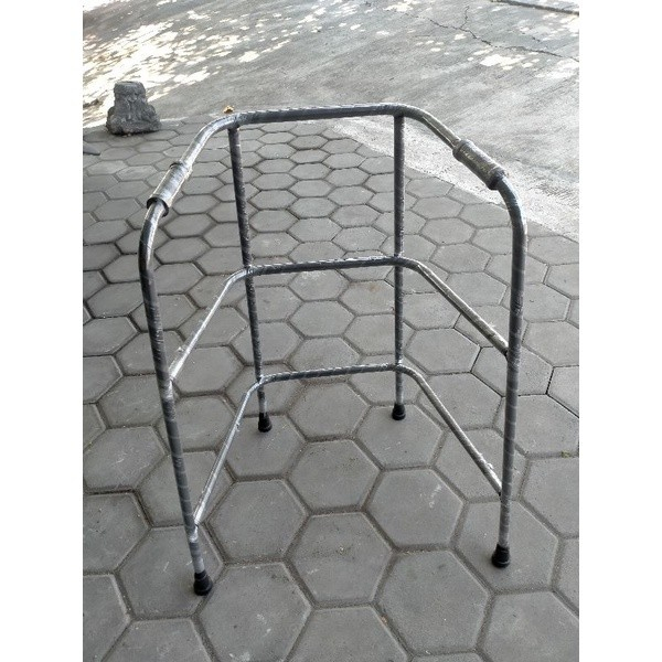 WALKER BESI/ALAT BANTU JALAN ORANG TUA/ TONGKAT