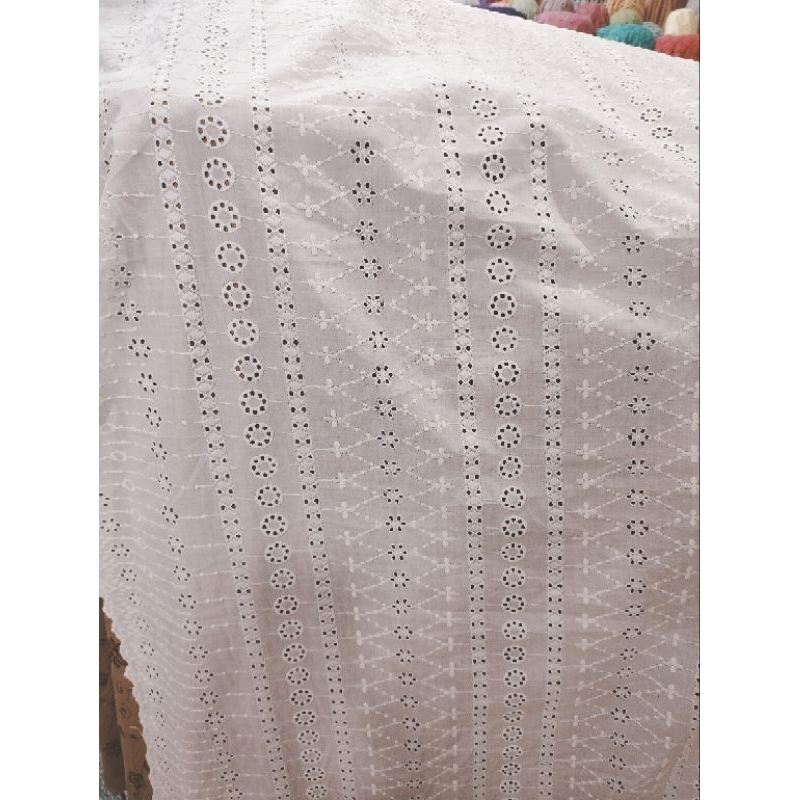 Kain Katun Bordir Bolong Ukir timbul khusus Bw/Hitam,Dress/Outer/Mukena meteran