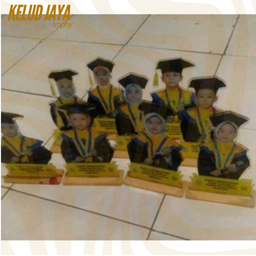Piala wisuda TK Akrilik