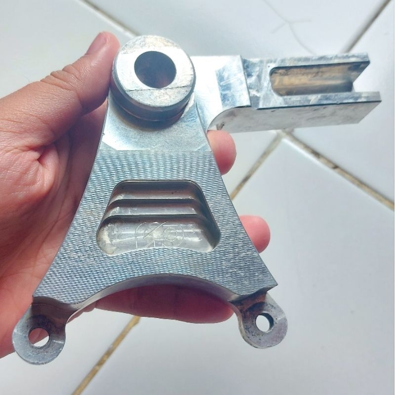 Breket kaliper 2 Piston KTC, Brembo Belakang R15v3 Merk RacePro