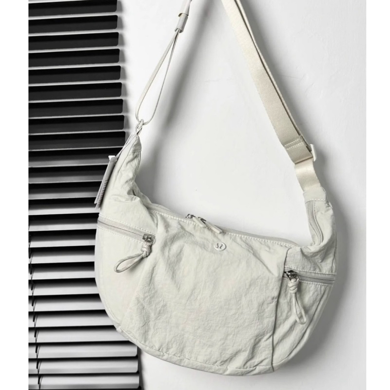 lululemon slouchy 6 L hobo bag ori