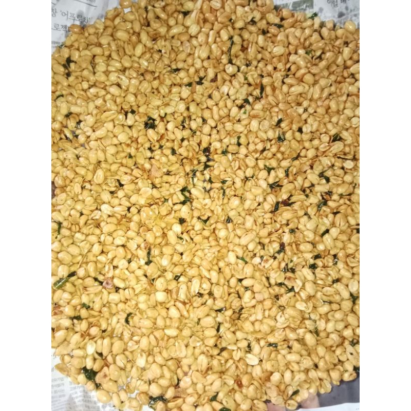 

Kacang bawang daun jeruk (kacang plintis) 1000 gr