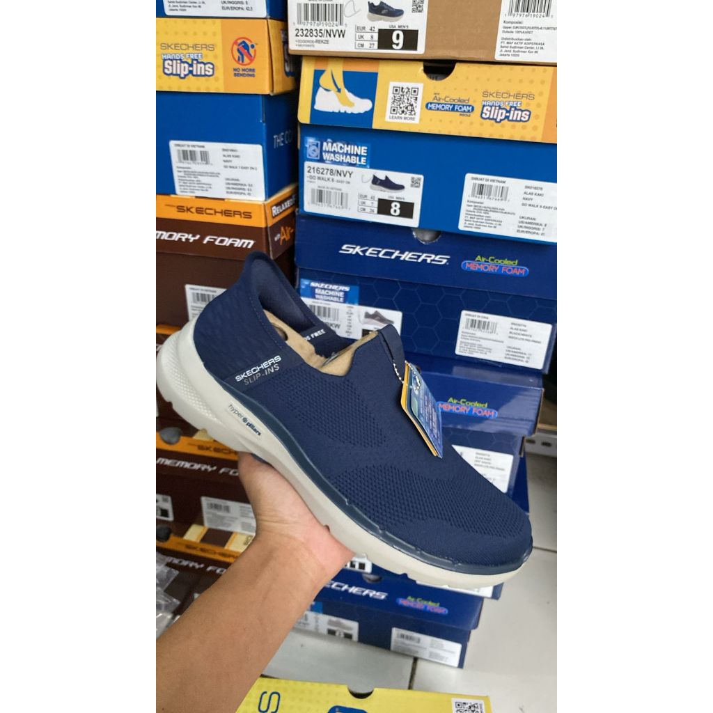 Sepatu skechers men 216278