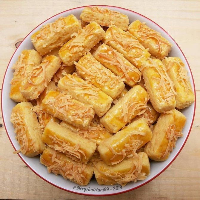 

KASTENGEL KEJU PREMIUM - Kue Kering Lebaran Kastengels Lembut Renyah Dimulut Homemade Wanda Cookies