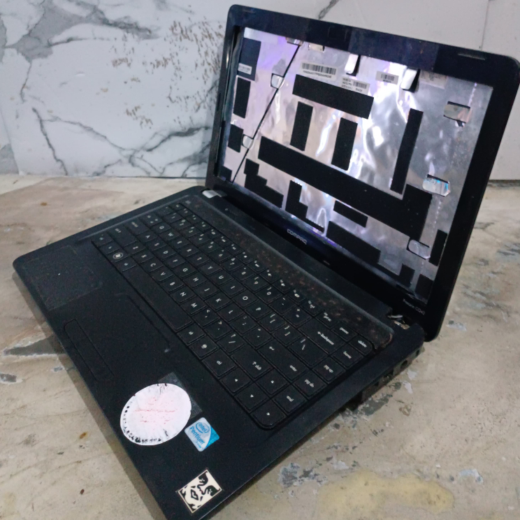 Hp compaq ca42-207TU Casing + mesin mati + Minus LCD